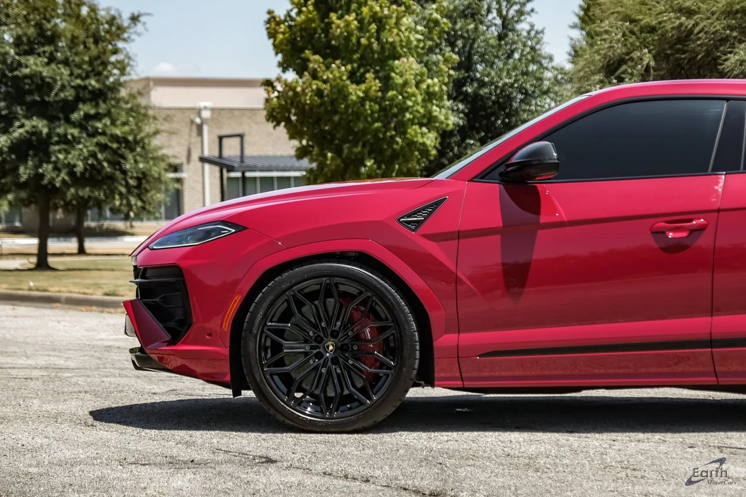 2025 Lamborghini Urus SE - Image 9 of 31