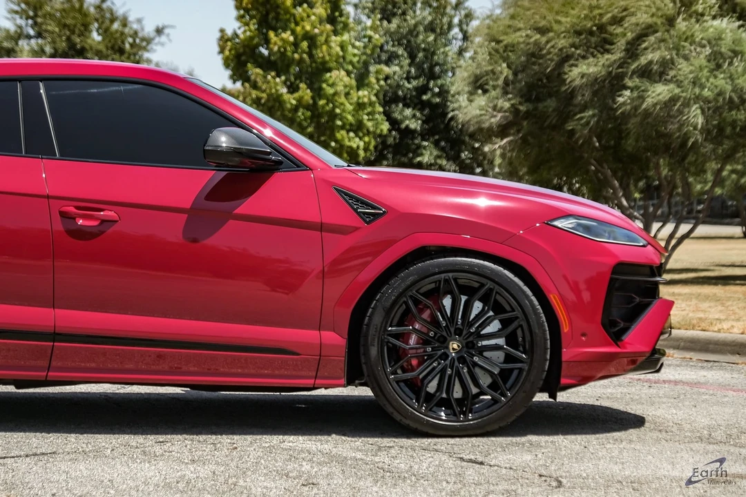 2025 Lamborghini Urus SE - Image 24 of 31