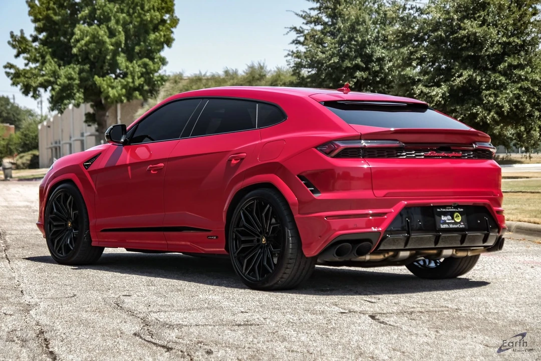 2025 Lamborghini Urus SE - Image 11 of 31