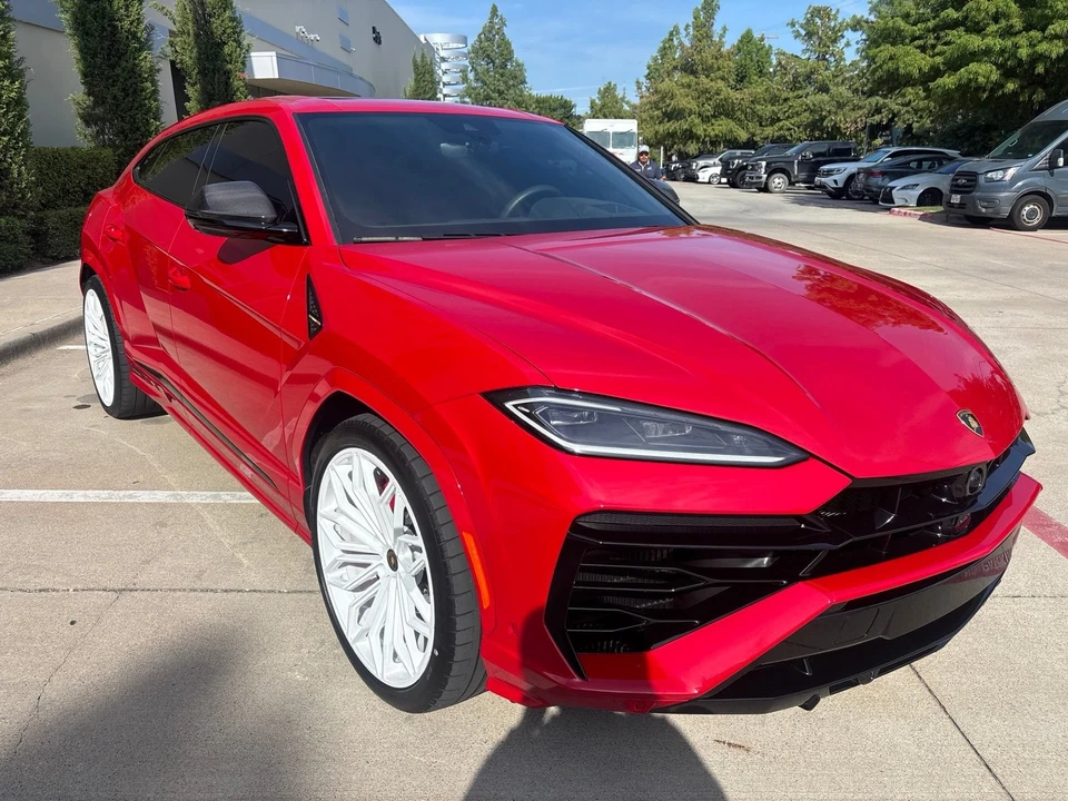 2025 Lamborghini Urus SE - Image 4 of 9