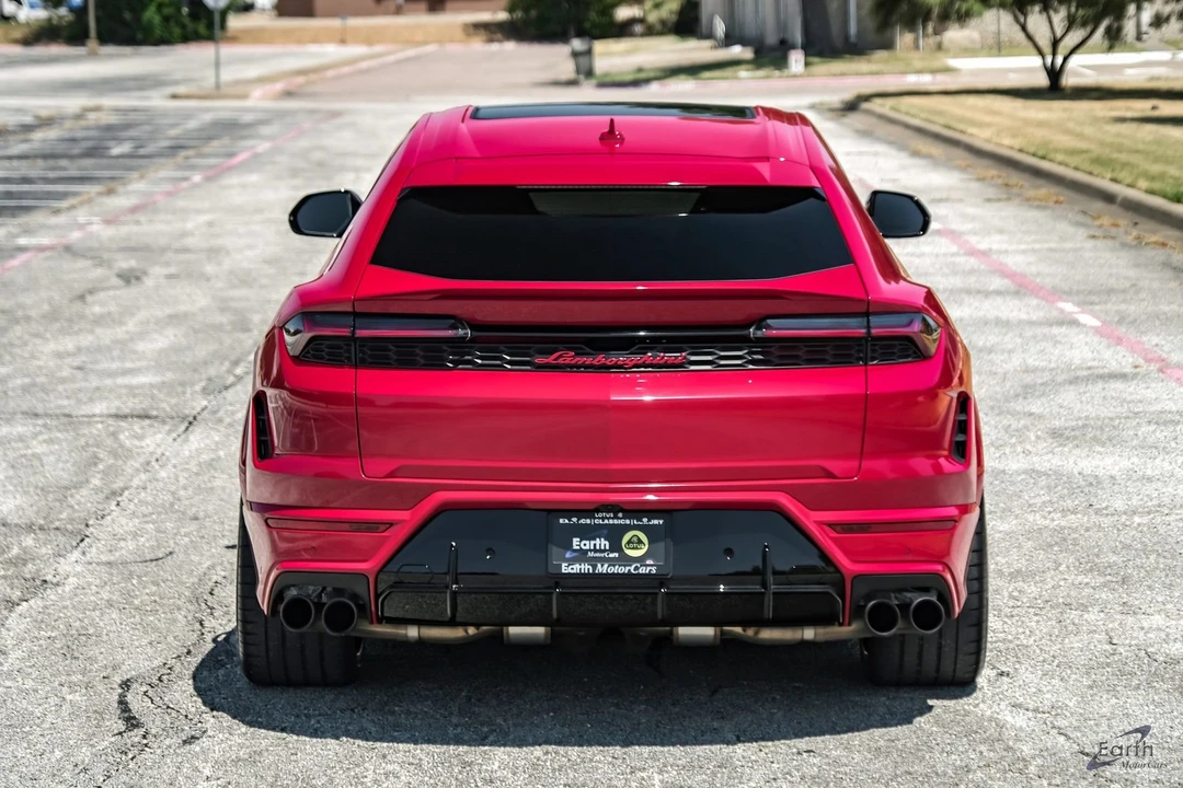 2025 Lamborghini Urus SE - Image 15 of 31
