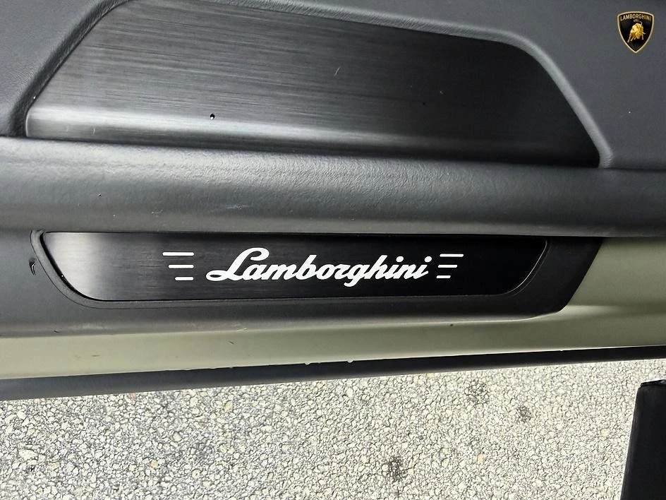 2025 Lamborghini Urus SE - Image 25 of 31