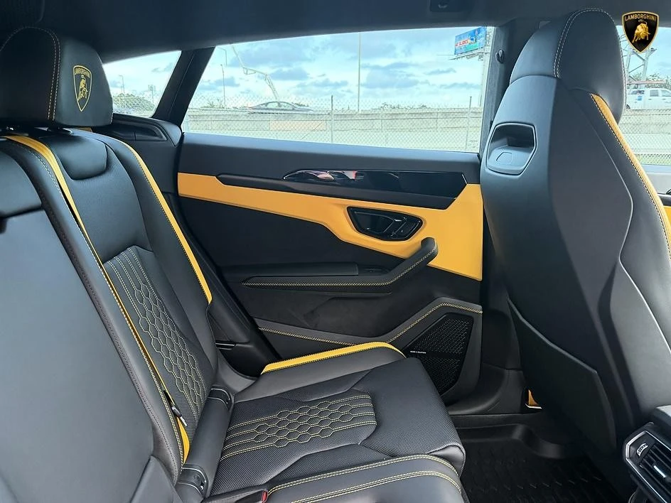 2025 Lamborghini Urus SE - Image 19 of 31