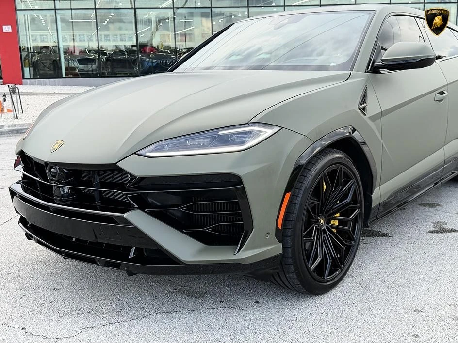 2025 Lamborghini Urus SE - Image 30 of 31