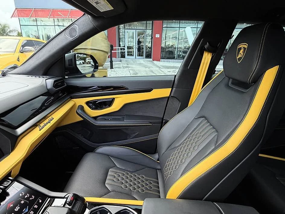 2025 Lamborghini Urus SE - Image 8 of 11