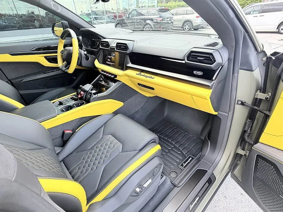 2025 Lamborghini Urus SE - Image 9 of 11