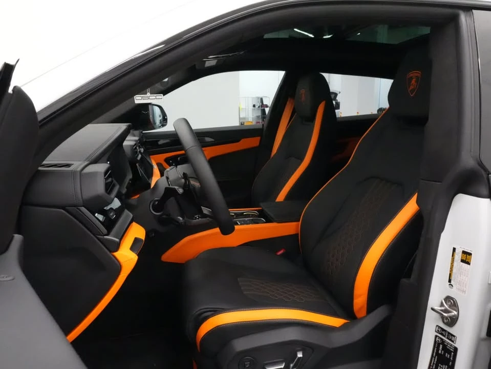 2025 Lamborghini Urus SE - Image 10 of 19