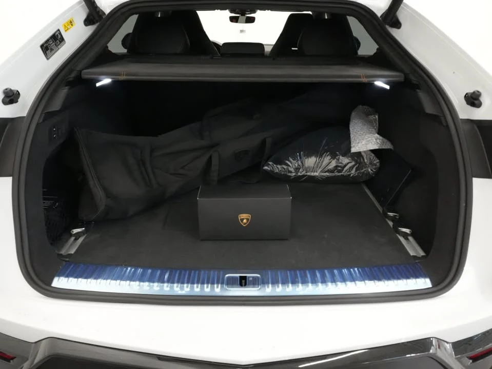 2025 Lamborghini Urus SE - Image 18 of 19