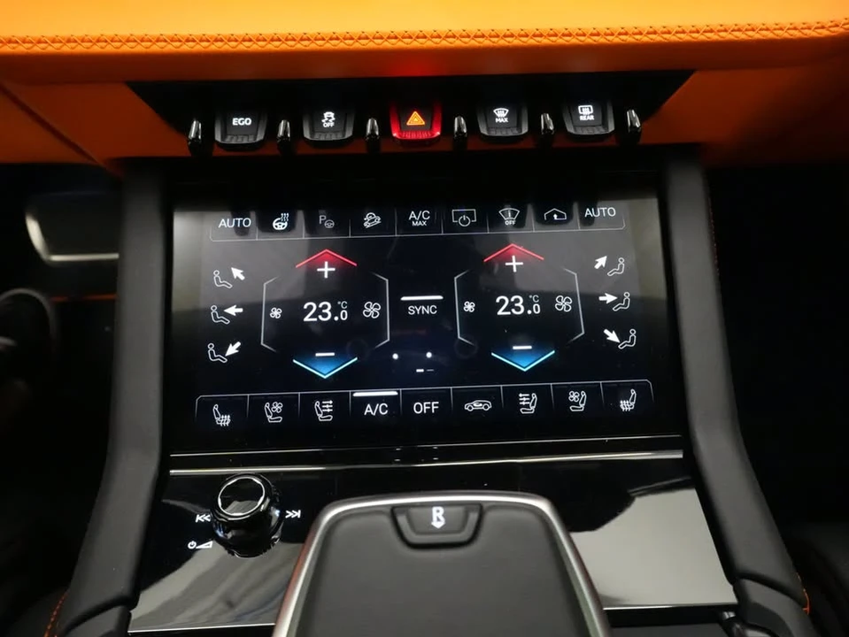 2025 Lamborghini Urus SE - Image 16 of 19