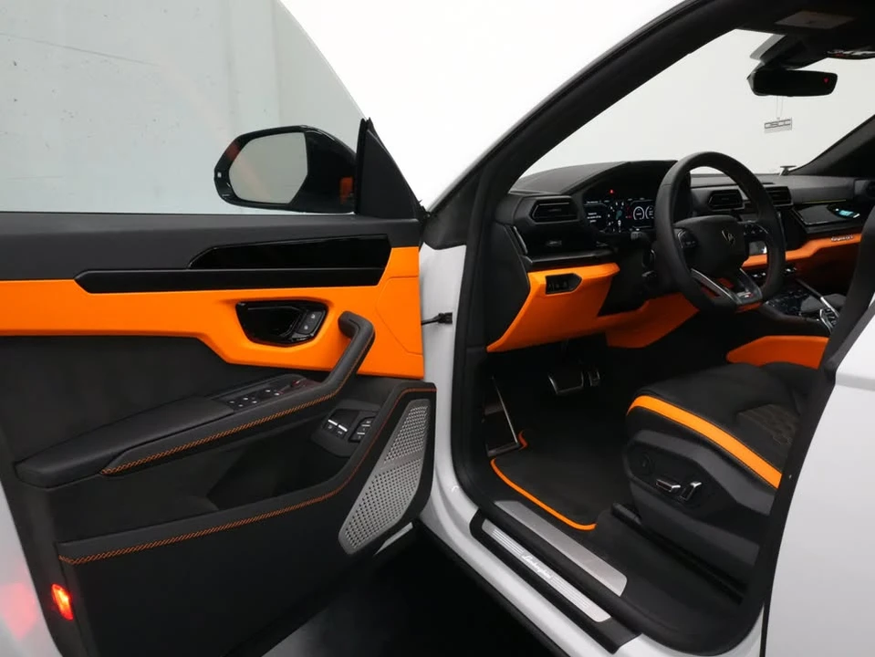 2025 Lamborghini Urus SE - Image 9 of 19