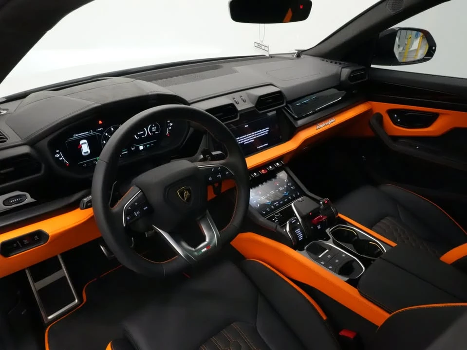 2025 Lamborghini Urus SE - Image 11 of 19
