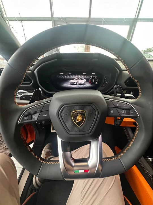 2025 Lamborghini Urus SE - Image 16 of 20