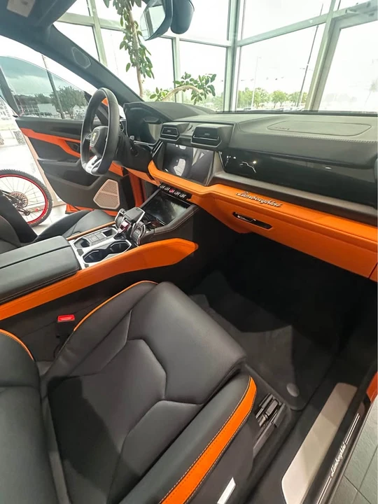 2025 Lamborghini Urus SE - Image 7 of 20