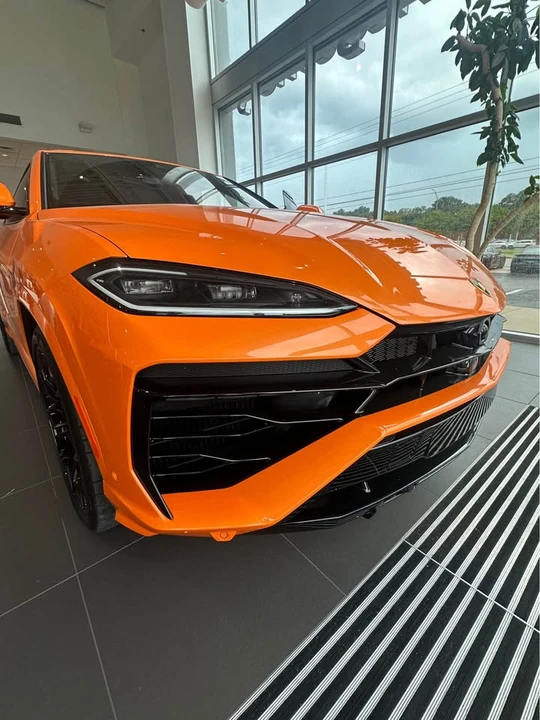 2025 Lamborghini Urus SE - Image 3 of 20