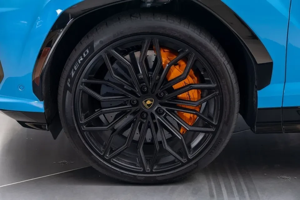 2025 Lamborghini Urus SE - Image 18 of 20