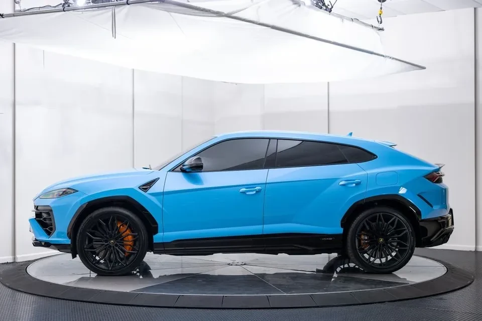 2025 Lamborghini Urus SE - Image 2 of 20
