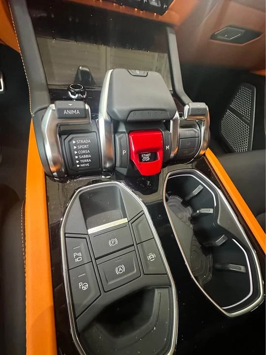 2025 Lamborghini Urus SE - Image 13 of 20