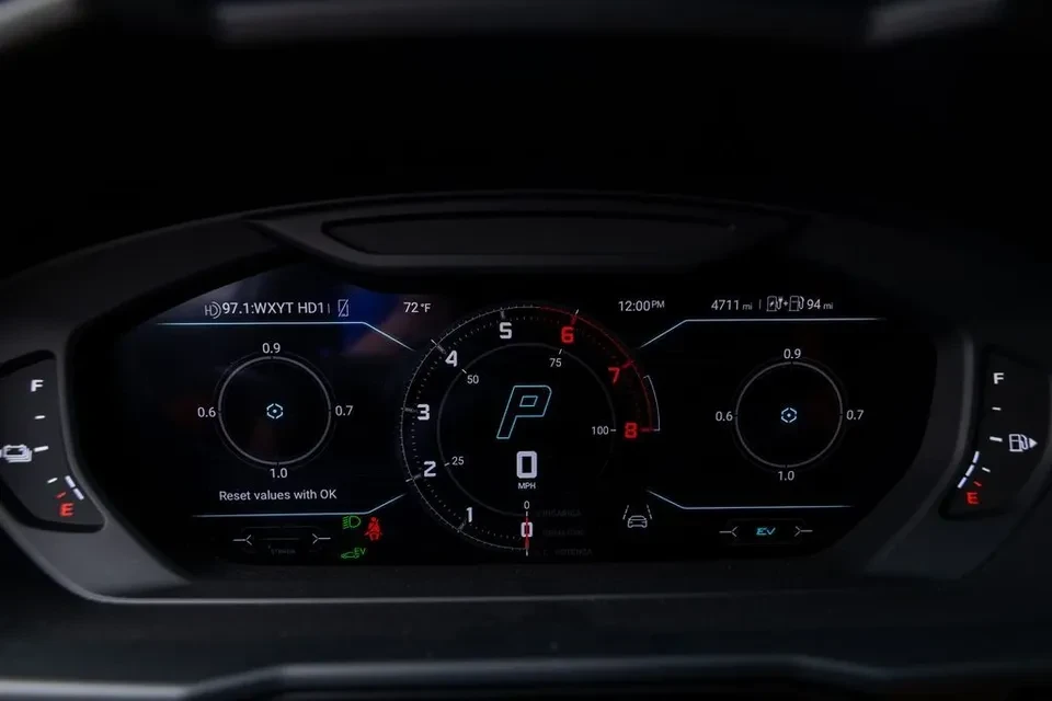 2025 Lamborghini Urus SE - Image 13 of 20