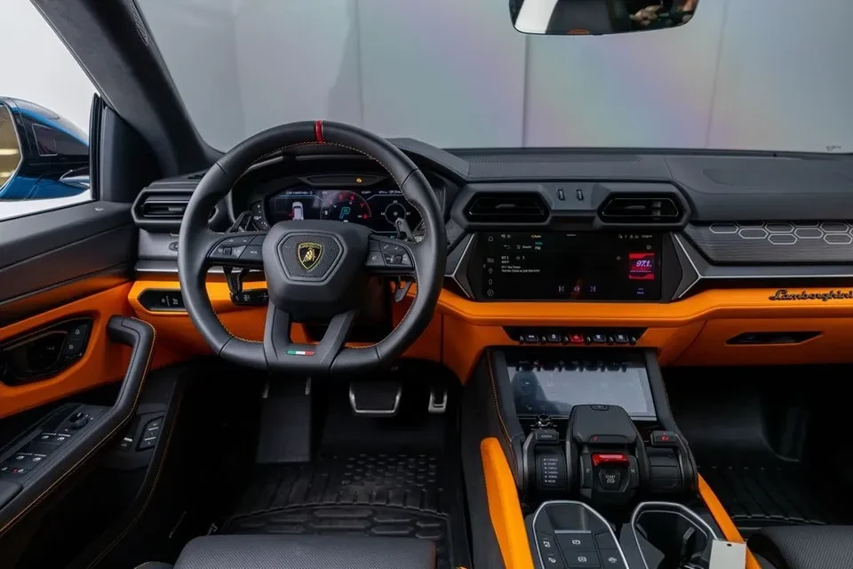 2025 Lamborghini Urus SE - Image 12 of 20