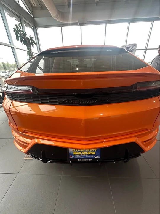 2025 Lamborghini Urus SE - Image 9 of 20