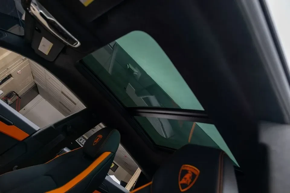 2025 Lamborghini Urus SE - Image 16 of 20