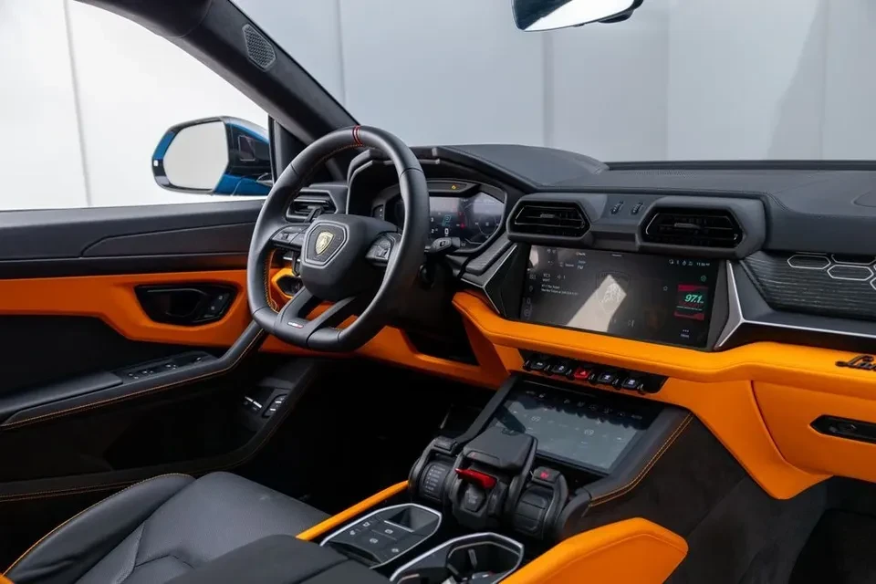 2025 Lamborghini Urus SE - Image 15 of 20