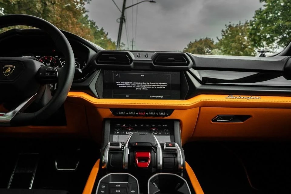 2025 Lamborghini Urus SE - Image 9 of 19
