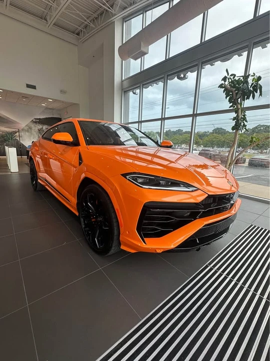 2025 Lamborghini Urus SE - Image 2 of 20