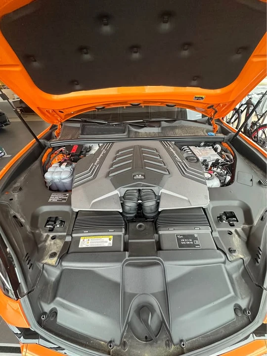 2025 Lamborghini Urus SE - Image 17 of 20