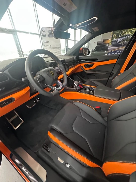 2025 Lamborghini Urus SE - Image 11 of 20