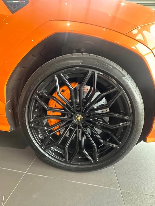 2025 Lamborghini Urus SE - Image 4 of 20