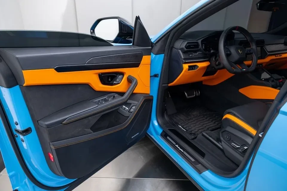 2025 Lamborghini Urus SE - Image 9 of 20