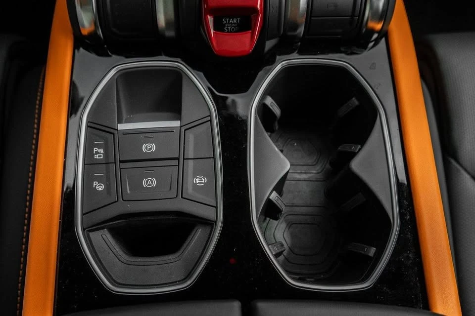 2025 Lamborghini Urus SE - Image 19 of 19