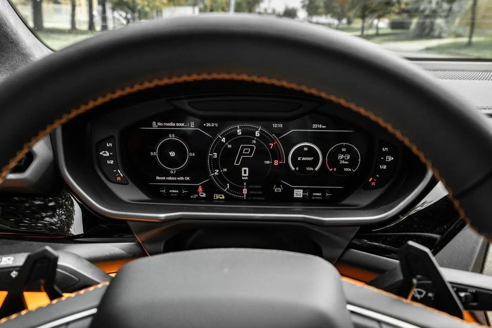 2025 Lamborghini Urus SE - Image 14 of 19