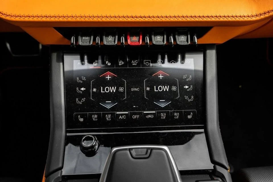 2025 Lamborghini Urus SE - Image 17 of 19