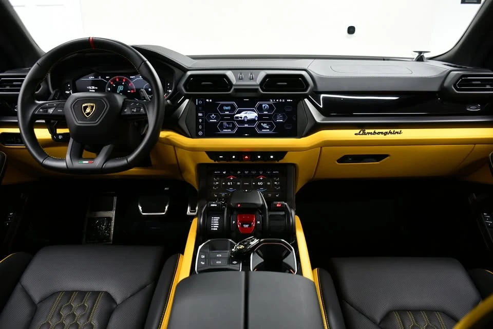 2025 Lamborghini Urus SE - Image 15 of 20