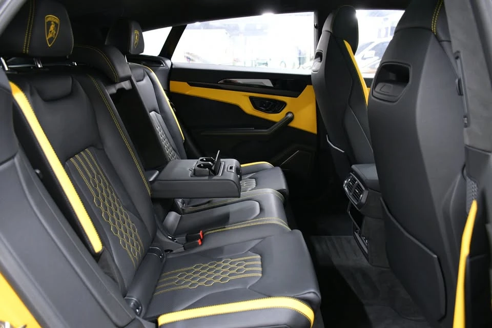 2025 Lamborghini Urus SE - Image 19 of 20