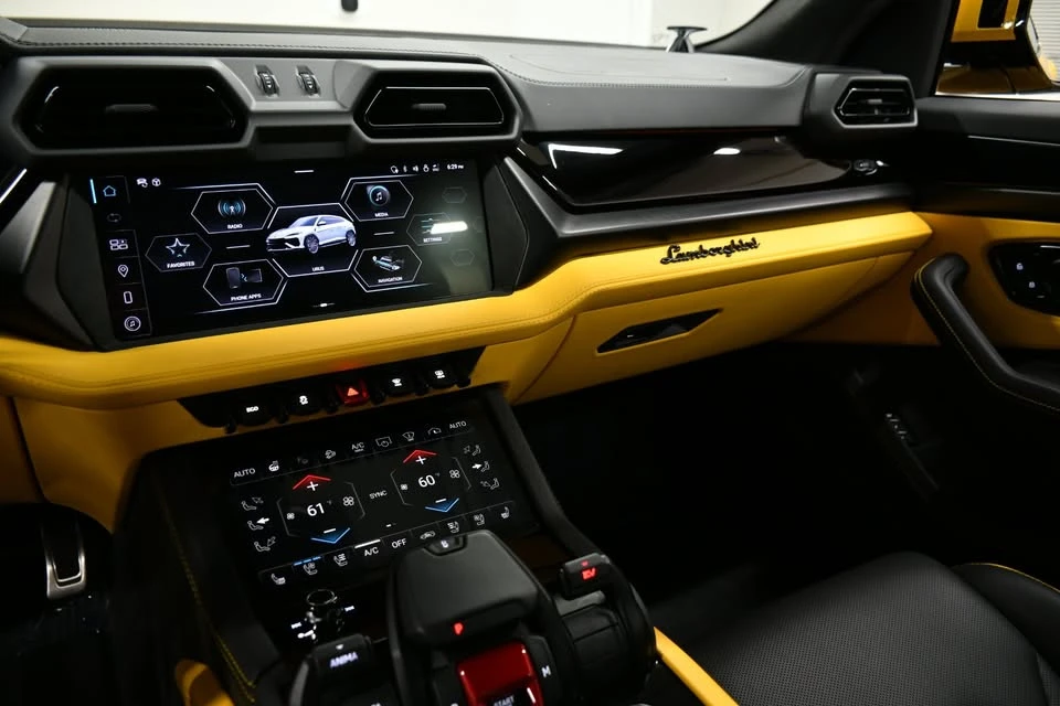 2025 Lamborghini Urus SE - Image 17 of 20