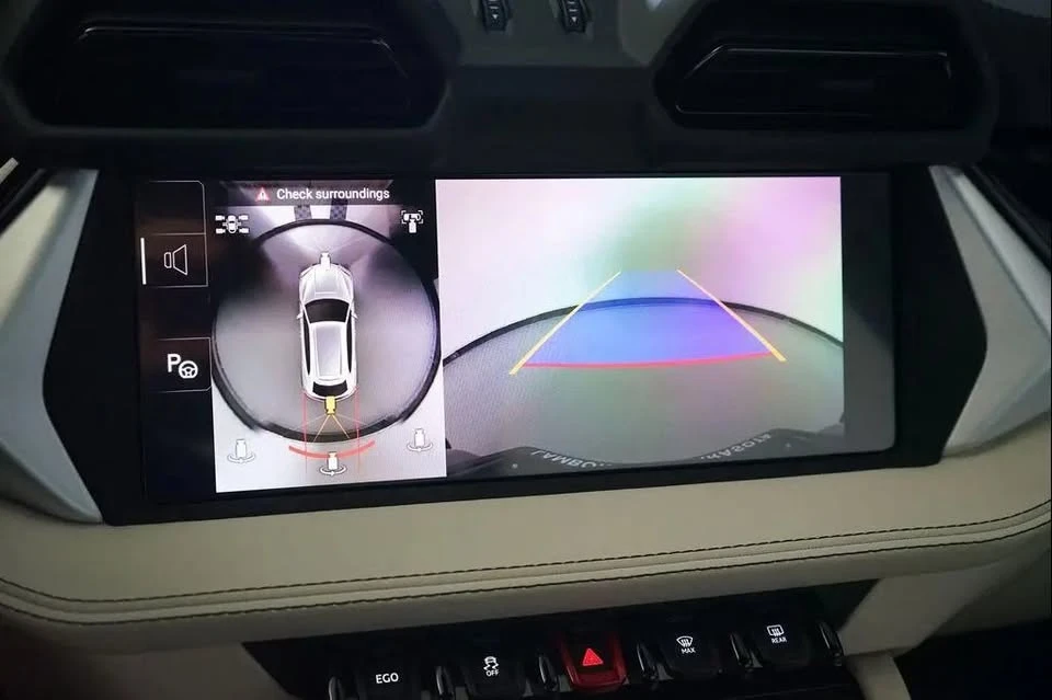 2025 Lamborghini Urus SE - Image 16 of 19