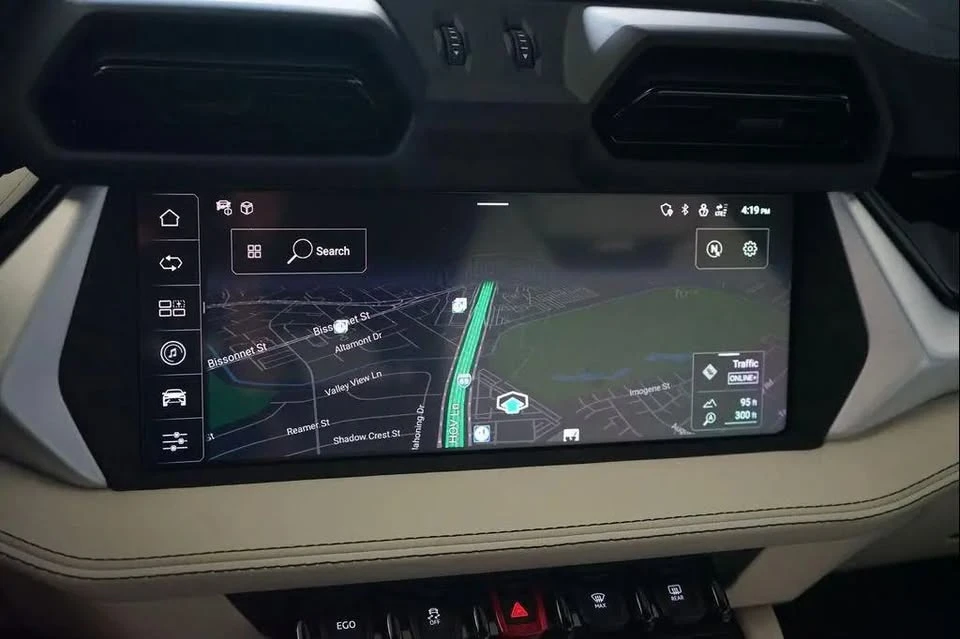 2025 Lamborghini Urus SE - Image 15 of 19