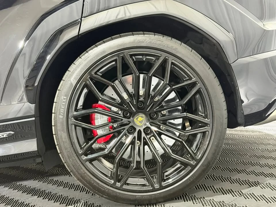 2025 Lamborghini Urus SE - Image 15 of 18