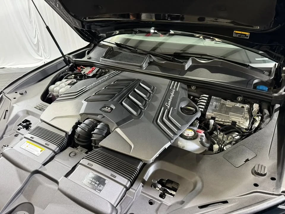 2025 Lamborghini Urus SE - Image 17 of 18