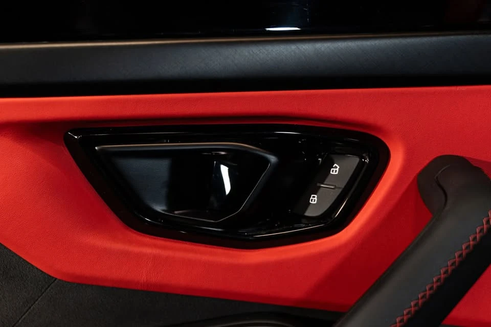 2025 Lamborghini Urus SE - Image 6 of 18