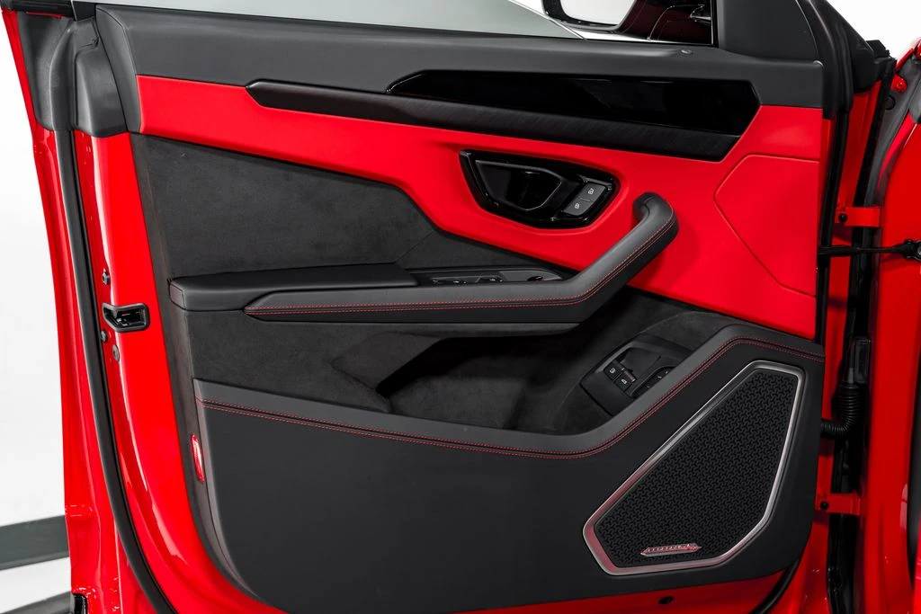 2025 Lamborghini Urus SE - Image 9 of 31