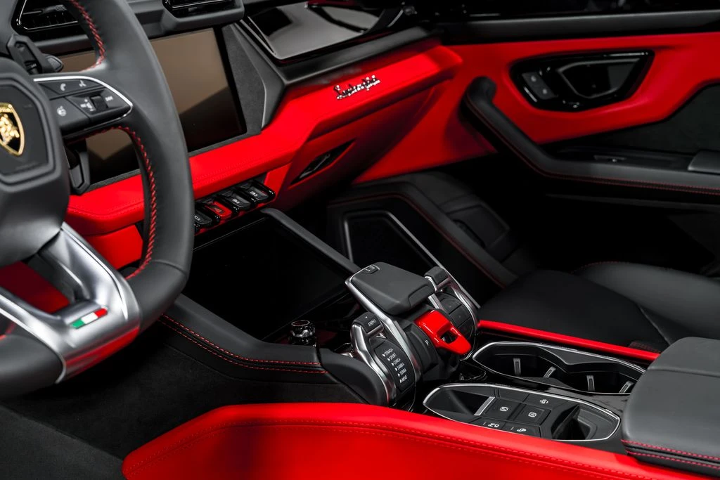 2025 Lamborghini Urus SE - Image 22 of 31
