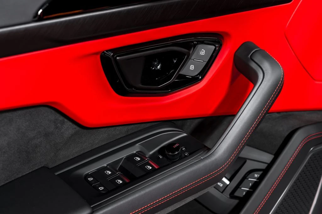 2025 Lamborghini Urus SE - Image 10 of 31