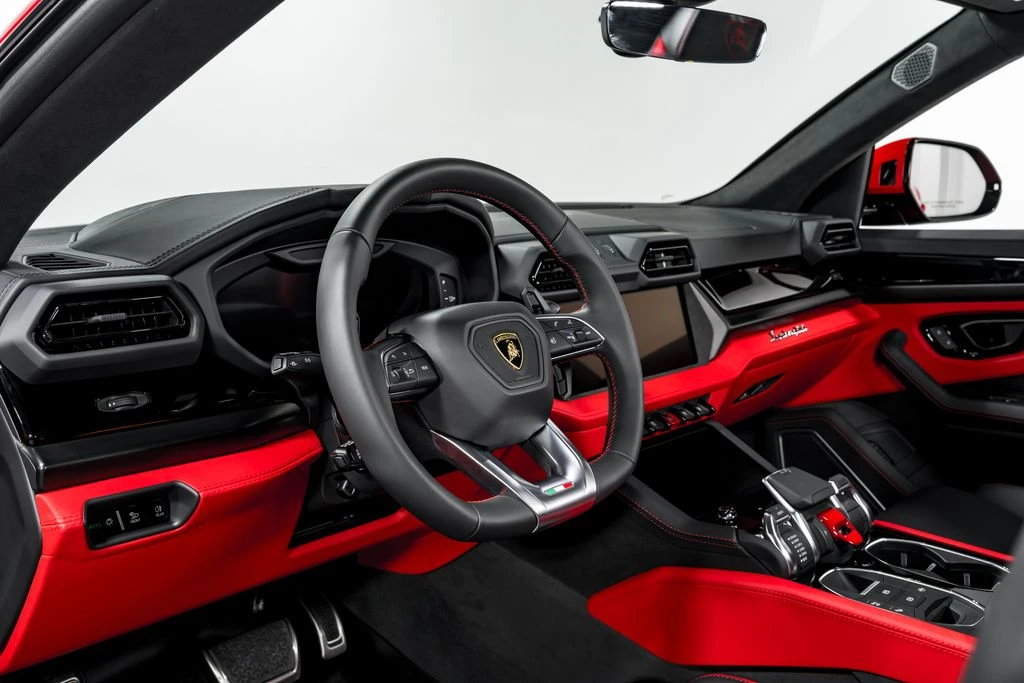 2025 Lamborghini Urus SE - Image 13 of 31