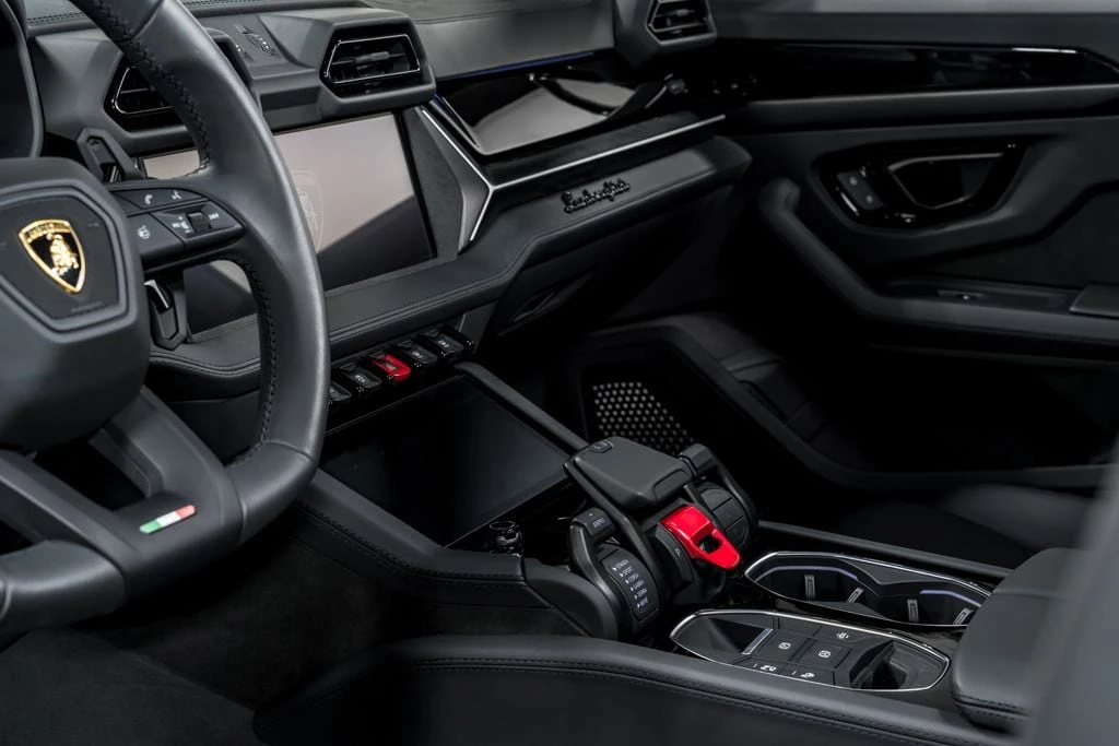 2025 Lamborghini Urus SE - Image 23 of 31