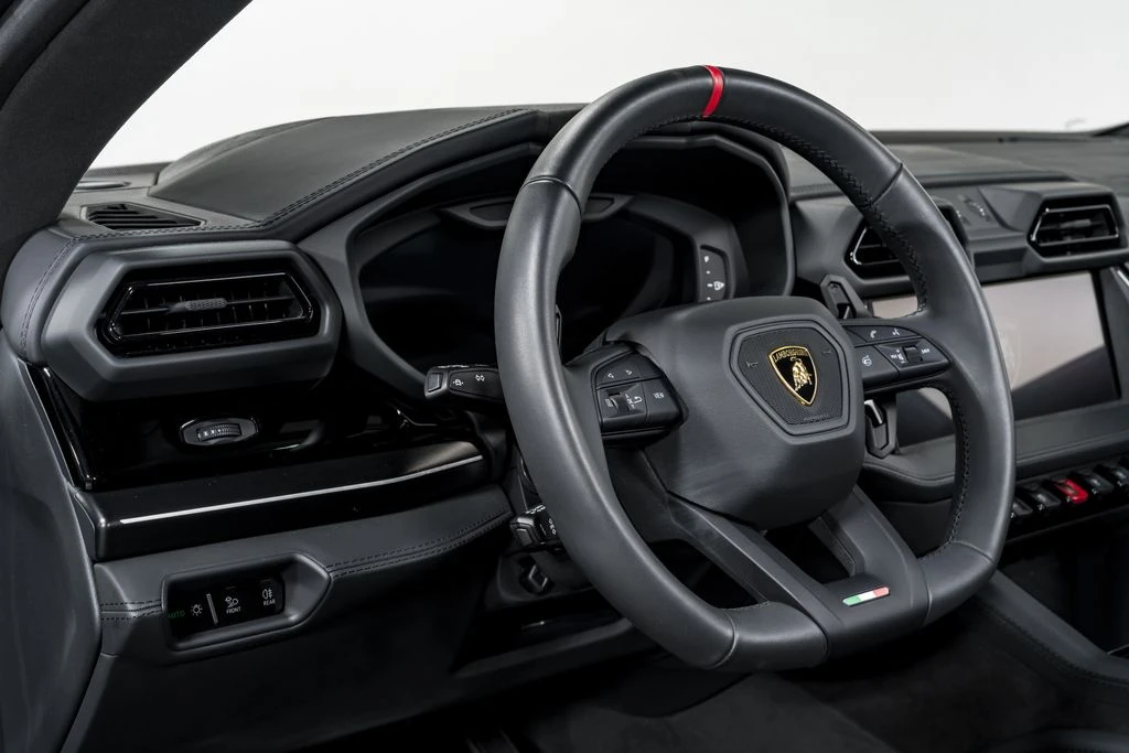 2025 Lamborghini Urus SE - Image 14 of 31