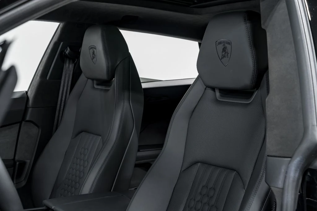 2025 Lamborghini Urus SE - Image 20 of 31